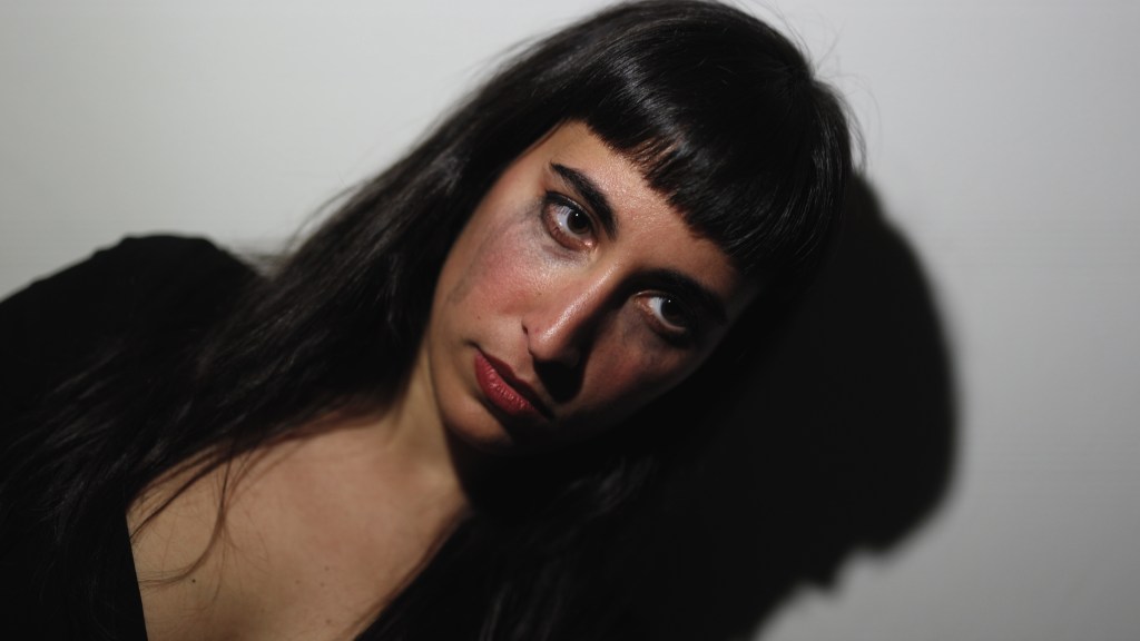 ALIVE curtmetratge en català de Xavi Blanco amb Mònica Campillo, Caterina Serra, Oleguer Falguera, Carlos Zaragoza i David Aparicio